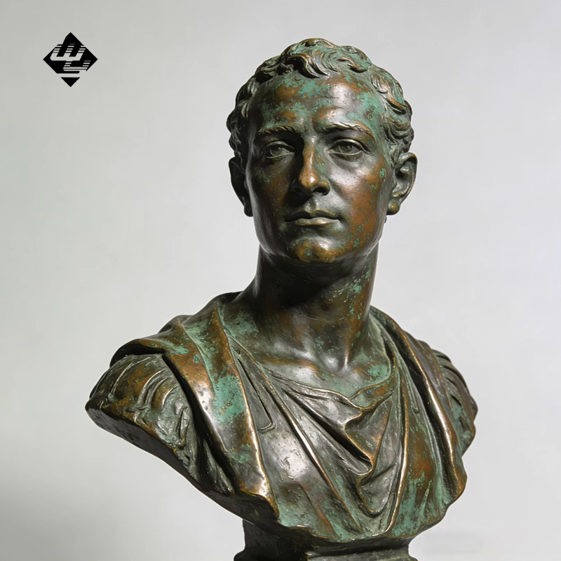 Scultura in bronzo del busto di un politico romano