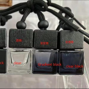 Flacon de parfum en verre vide noir de 8 ml, forme carrée, à suspendre dans la voiture, avec bouchon à vis, pour désodorisant. - Product Image 1