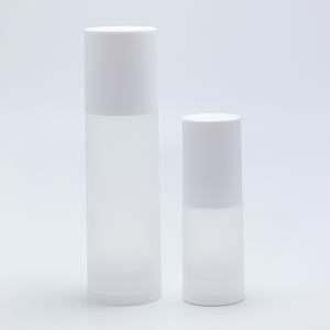 Bouteilles de lotion de soins de la peau à pompe sans air de 15ml à 100ml, flacon pulvérisateur pour bouteilles en plastique mat givré transparent avec couvercle mat - Product Image 3