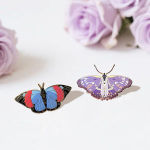 Épingles papillon personnalisées réalistes très 3D émail dur coloré insecte insigne métal chapeau ornement vêtements accessoires cadeaux de mode - Product Image 3
