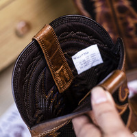 Vente en gros de bottes de cowboy mi-mollet pour hommes Xinzirain Bottes western Chukka à grain haut véritable personnalisées avec broderie ethnique rétro pour hommes
