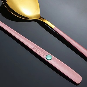 Ensemble de couverts de luxe en acier inoxydable 304, portable, plaqué or, 3 pièces (cuillère, fourchette, baguettes) avec étui pour l'école, le bureau, les voyages et le camping - Product Image 3