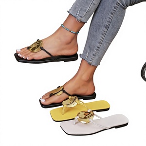 صندل معدني مربع الشكل للنساء للارتداء في الخارج خلال الصيف، صندل مسطح - Product Image 1