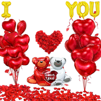 Coeur romantique tenant des ballons de fête d'ours en aluminium décor de pétale de rose pour la proposition de fiançailles anniversaire de la saint-valentin