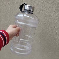 Bouteille d'eau sport en plastique antidérapante, grande capacité 2,2 L, sans BPA, étanche, écologique, avec corde et marqueur de temps