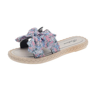 Pantuflas de gamuza suave de alta gama, aptas para uso en interiores y exteriores, pantuflas de invierno para mujer, cómodas y afelpadas, con función antideslizante. - Product Image 3