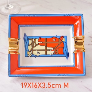 桌面方形欧式奢华风格双马橙边陶瓷烟灰缸，最多可容纳4个烟蒂，适合家居和酒店装饰 - Product Image 2