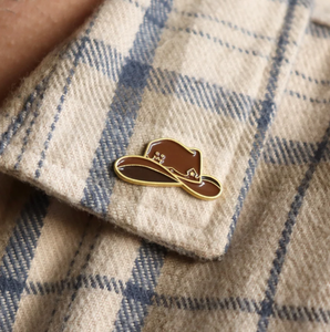 Épinglette en émail Chapeau de cowboy western, plaqué or 18 carats, acier inoxydable poli miroir, pour cadeau sur le thème du Rodeo ou de la musique country - Product Image 2