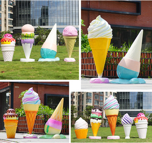 Op maat gemaakte glasvezel snoepsculpturen: lolly's, ijsjes, taart, macarons, snoepstokken voor buitenkerstdecoratie. - Product Image 4