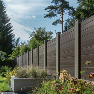 Recinzione in Rete Metallica Saldata 3D Curva, Barriera di Sicurezza a V per Perimetro, Giardino, Residenziale, Industriale, Verniciata a Polvere Verde - Product Image 1