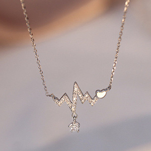 Collana con Ciondolo a Cuore per Donne, Catena Minimalista per Clavicola, Gioielli alla Moda - Product Image 2