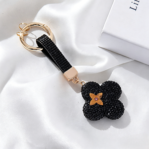 พวงกุญแจรูปใบโคลเวอร์สี่แฉกประดับเพชรเต็มใบ ดีไซน์หรูหราทันสมัย เข้าได้กับทุกชุด ใช้ตกแต่งกระเป๋าหรือพวงกุญแจรถยนต์ - Product Image 4