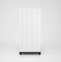 Présentoir mobile blanc à crochets pour magasin de détail sur roulettes