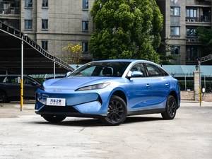 Sedán Eléctrico BYD E7 Blanco, 520 Smart Drive, Batería de 57.6kWh, 136ps, Vehículo de Pasajeros para Desplazamientos Diarios - Product Image 2