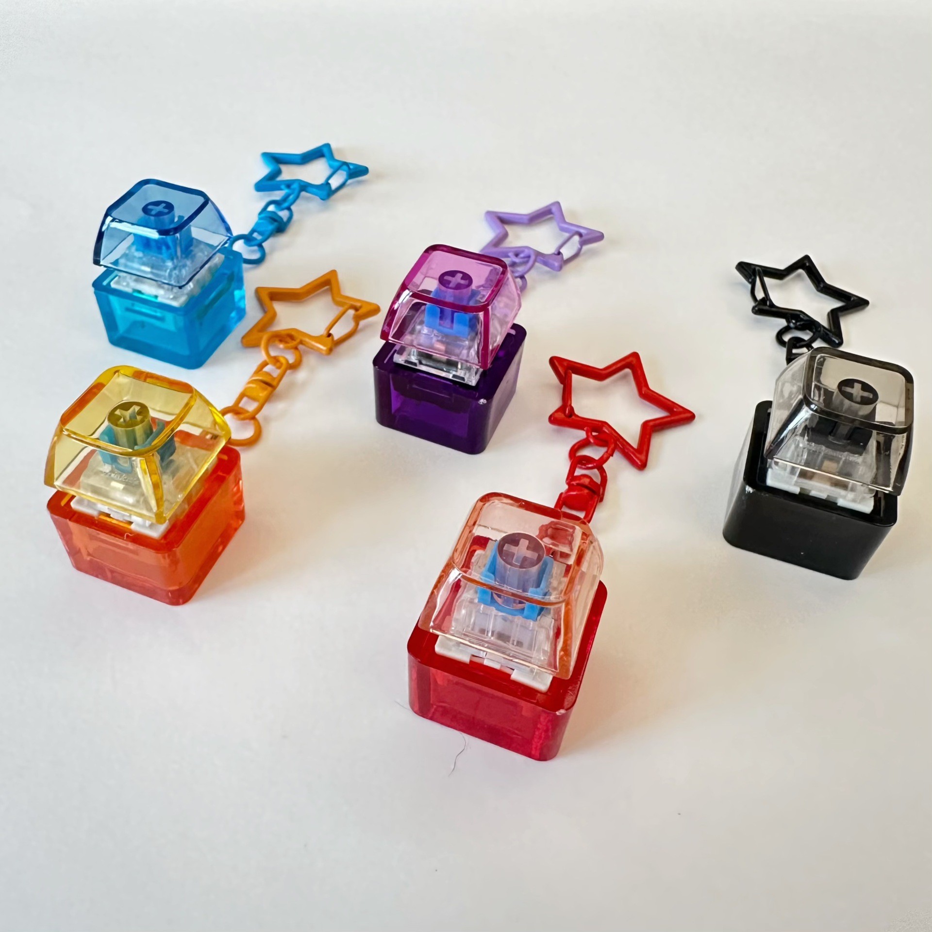 Single button-star chain in mixed colors