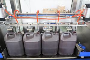 Chaîne de production automatique 2026 pour le lavage, le remplissage et le bouchage de bouteilles d'<span class=keywords><strong>eau</strong></span> pure de 5L et 10L, et de bidons en PEHD - Product Image 4