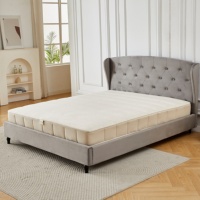 Lit capitonné moderne exclusif pour showroom, avec tête de lit incurvée en arc et cadre capitonné losanges, pour décoration résidentielle