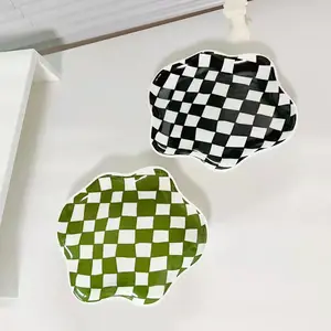 Scacchiera Solhui nero bianco verde reticolo ceramica Ins stile piatto per alimenti decorazione piatto gioielli portacandele ornamenti