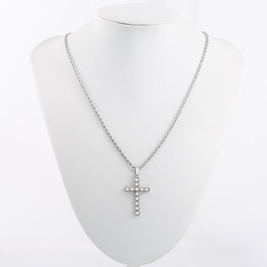 สร้อยคอรูปกากบาท ไทเทเนียมสตีล ประดับเพชรซิร์คอน สำหรับทุกเพศ ใส่ได้ทุกวัน ดีไซน์ทรงเรขาคณิต - Product Image 4