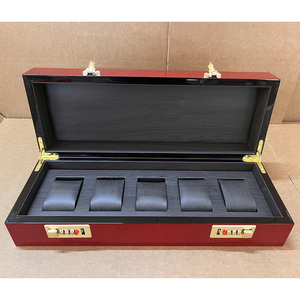 Boîte à montres rectangulaire de luxe en cuir rouge multifonctionnelle et écologique avec compartiment de rangement personnalisable et serrure à clé dorée à accès extérieur - Product Image 2