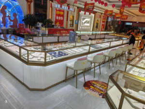 Vitrina de joyería de vidrio templado y madera de moda vitrinas personalizadas para tiendas minoristas - Product Image 4