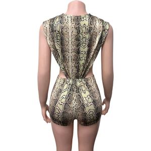 Conjunto de 2 Piezas de Ropa para Mujer, Estampado de Serpiente, Mini Shorts Casuales Ajustados por Encima de la Rodilla, Tendencia 2026, Venta al Por Mayor - Product Image 4