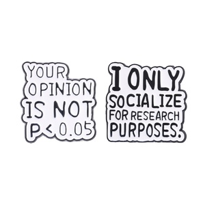 Votre <span class=keywords><strong>avis</strong></span> n'a pas de valeur statistique (P<0.05) – Broche en émail humoristique sur les sciences sociales : « Je socialise uniquement à <span class=keywords><strong>des</strong></span> fins de recherche » – Bijou cadeau - Product Image 2