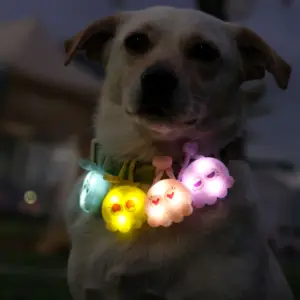 Laroo 2024 produk anjing gaya lucu desain baru toko hewan peliharaan diskon besar lampu kerah anjing LED untuk semua ukuran anjing