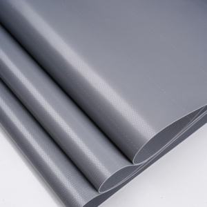 قماش مشمع مقاوم للماء والشمس بوزن 500 جرام/متر مربع، مطلي بالـ PVC، عالي التحمل ومقاوم للتمزق، باللون الأزرق الرمادي، متوفر بشكل لفائف - Product Image 4