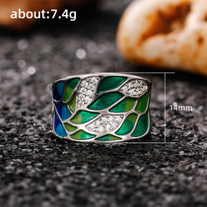Anello Unisex con Design a Foglia Colorata, Anello Ispirato alla Natura - Product Image 5