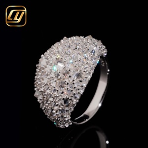 Anillo de banda ancha de lujo con pavé de piedras, de plata de ley 925, con diamantes cultivados en laboratorio, para mujer, ideal para fiestas, venta al por mayor de fábrica a precio económico. - Product Image 3