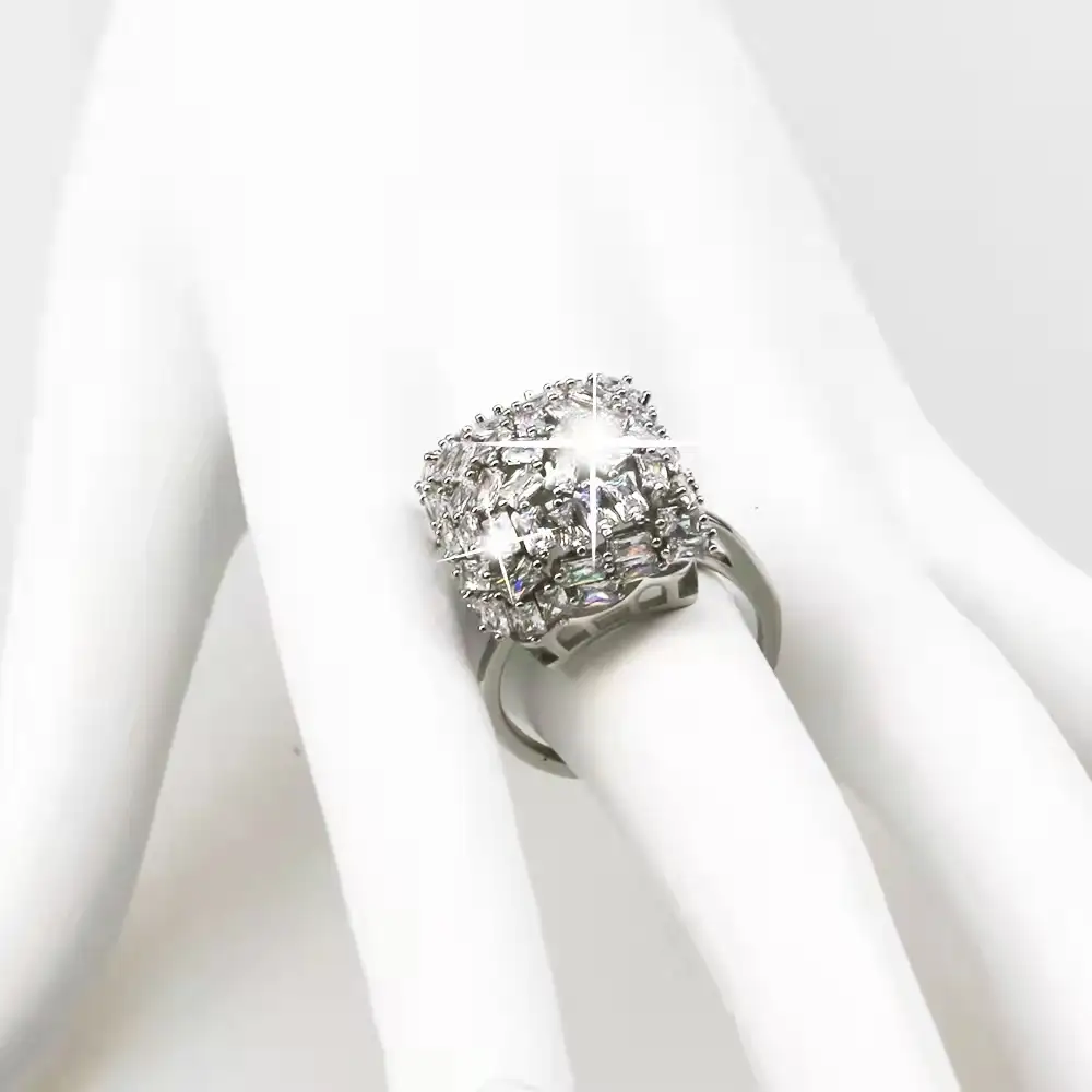 Wholesale Full Diamond Crystal Glass Romantic ring Platinum Plated Engagement Rhinestone Wedding Ring Jewelry
