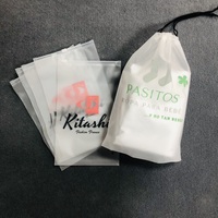 Sacs d'emballage pliables en plastique PE recyclable avec fermeture éclair, estampage à chaud et tailles personnalisées pour le stockage de vêtements, chaussures et fourrures