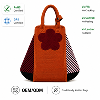 Tas Tote Rajut 3D Kustom Desain Garis Dua Warna Musim Gugur Bahan Poliester Kapasitas Besar Tali Bahu Dapat Disesuaikan Wanita