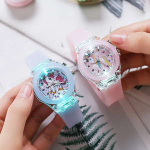 Montre à quartz pour enfants en gros, montre-bracelet de dessin animé pour enfants, bracelet en PVC 35 mm, montre promotionnelle bon marché - Product Image 5