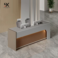 Salon d'hôtel Design moderne 1.8m Logo personnalisé MFC Comptoir en bois Réception bureau blanc Réception Table de réception