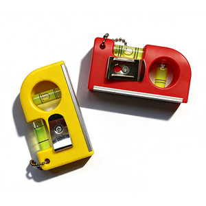 Mini niveaux à bulle 84*20*46 avec base magnétique, niveau portable magnétique de 3 pouces, mini niveau à bulle avec porte-clés - Product Image 1
