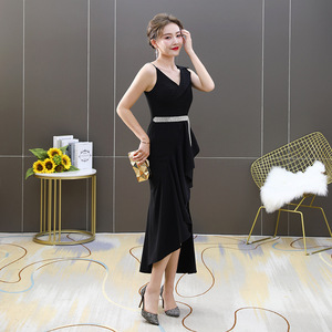 <span class=keywords><strong>Abito</strong></span> da sera <span class=keywords><strong>lungo</strong></span> <span class=keywords><strong>nero</strong></span> con scollo a V e spacco alto, di tendenza per il 2026 - Collezione Hot Sale - Product Image 2