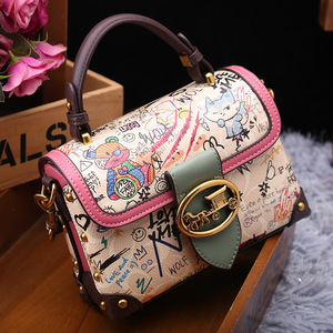 Sacs à Main pour Femmes en Cuir PVC Sacoche d'Épaule Imprimé Graffiti Bon Marché <span class=keywords><strong>Sac</strong></span> Bandoulière de Voyage de <span class=keywords><strong>Luxe</strong></span> Sacoche de Créateur Blanche <span class=keywords><strong>Sac</strong></span> d'Épaule Décontracté - Product Image 3