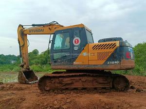 Excavadora de cadenas Hyundai usada de 210 toneladas, modelo 2016, capacidad de cazo de 0.92 m, potencia de motor de 112 kW, a la venta. - Product Image 4