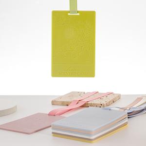 Ambientador de <span class=keywords><strong>Coche</strong></span> con Diseño de Aroma Personalizado, Perfume Colgante Económico de Goma y Plástico, Tarjetas Aromáticas de EVA para Espejos Retrovisores - Product Image 1