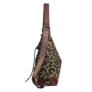 Sac fourre-tout en jean japonais avec porte-clés et bijoux en jute, modèle juillet - Product Image 4