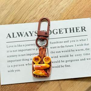 CHENXI Llavero de PVC ecológico con diseño de pan 3D, accesorio divertido para parejas, estudiantes, colgante para bolso, regalo para novia - Product Image 5