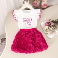 Nouvel ensemble d'été pour filles : T-shirt blanc à manches volantées et jupe rose avec jolis nœuds en coton pour bébés et enfants