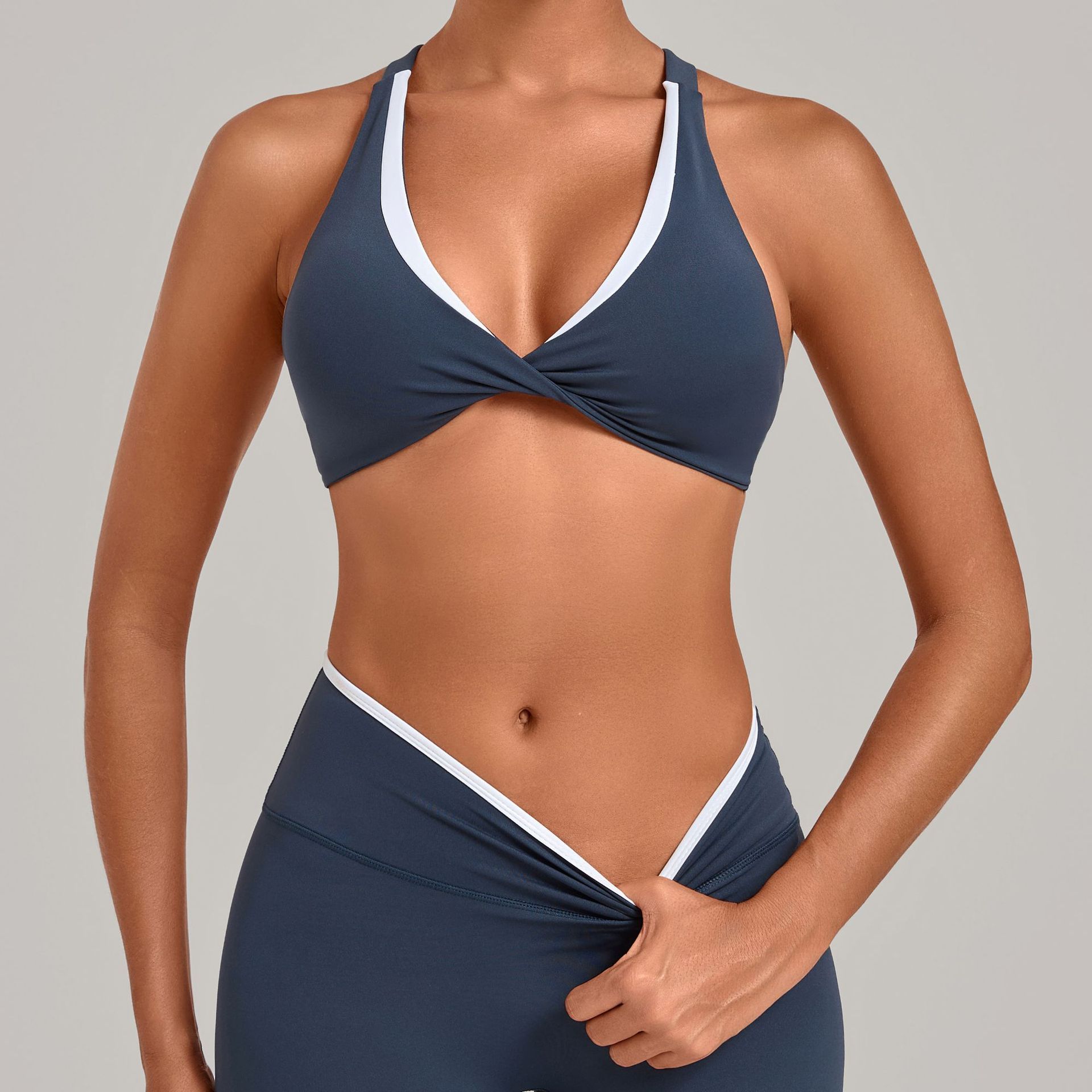 Women's Twist Front Contrast White Trim Halter Sports Bra V Neck Built-in Removable Chest Pads Workout Yoga Top Custom Logo