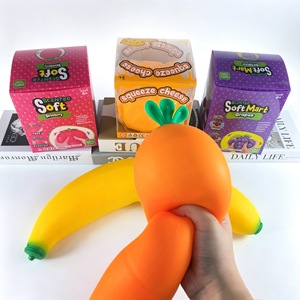 Juguete Antiestrés de Goma Realista de 45 cm con Forma de Plátano, Fresa, Uva, Zanahoria y Queso, de Rebote Lento para Apretar y Aliviar el Estrés - Product Image 5