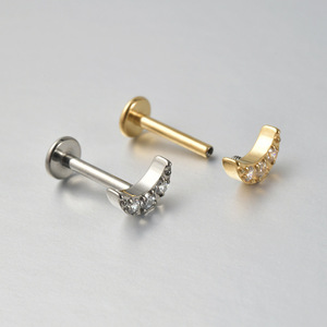 Clous d'oreille en titane F136 en forme de fleur d'abeille, bijoux de piercing en alliage de titane pour oreille, lèvre, nez - Product Image 3