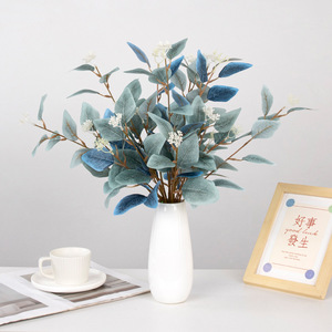 Bouquet d'eucalyptus artificiel Gardenia 49,5 cm, arrangement floral en soie pour la décoration de la maison et des mariages - Product Image 3