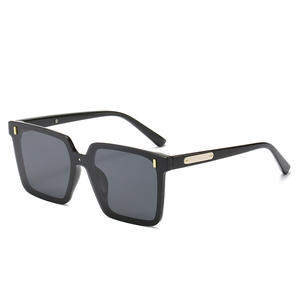 Gafas de Sol Extra Grandes Gm Fashion, Montura Negra, Lentes de PC con Protección UV400, Estilo Unisex, Tipo 3 - Product Image 1