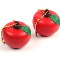 Schattige rode appelvormige squishy stressbal met aangepast logo sleutelhanger groothandel PU schuim fruit squishy stressverlichtende bal knijp speelgoed